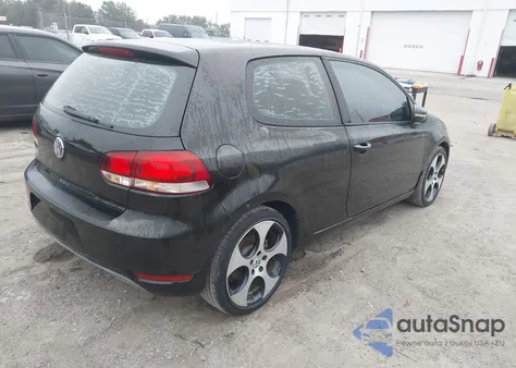 2010 Volkswagen Golf 2-Door z USA, uszkodzony, nr VIN WVWBA7AJ9AW317232